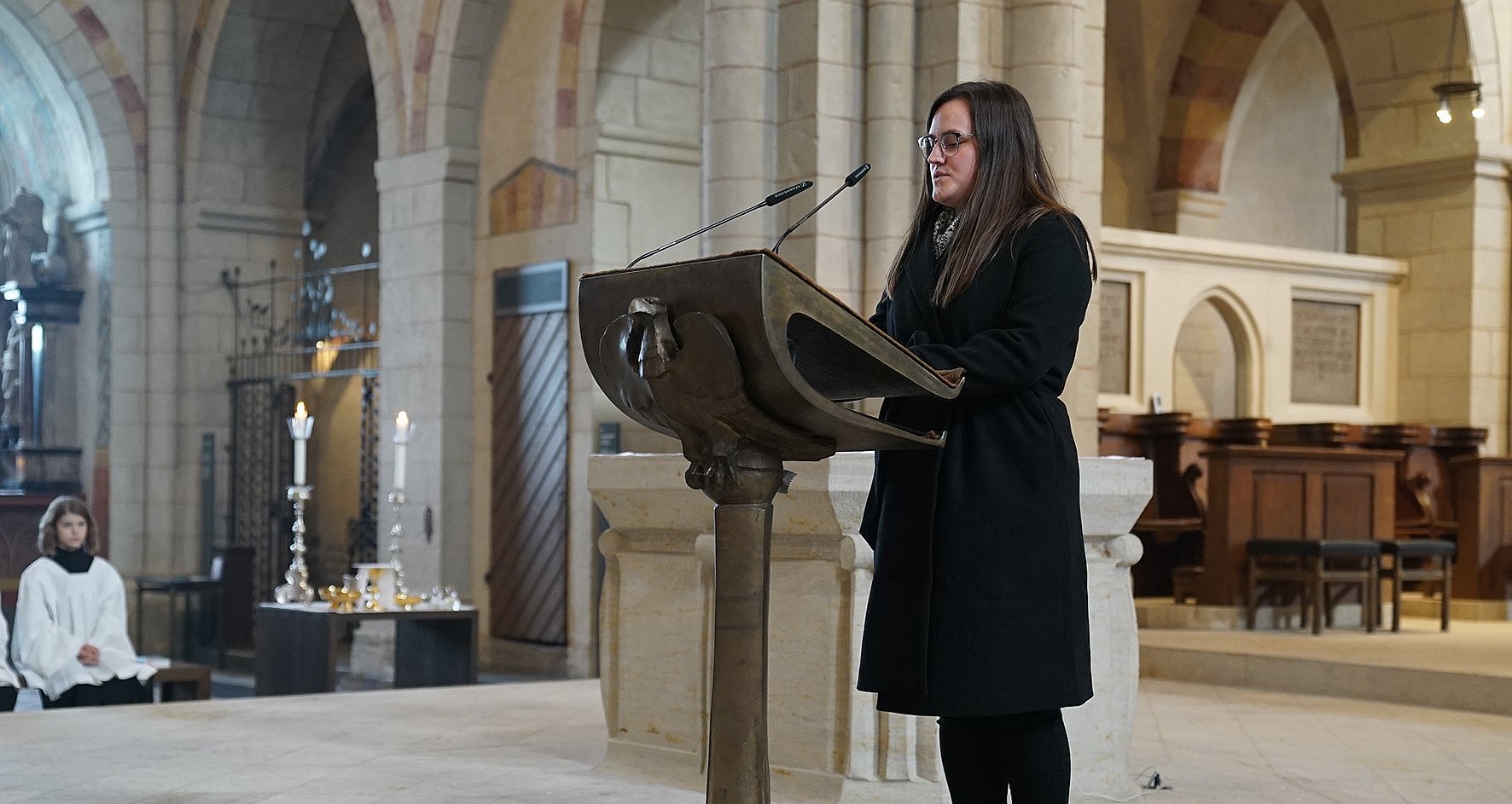 Antonia Michel als Lektorin im Limburger Dom