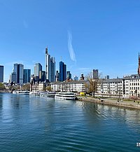 Frankfurter Skyline vom Main aus