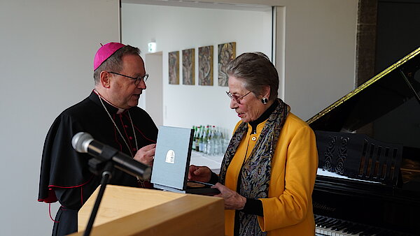 Bischof Dr. Bätzing mit Marga Hilden
