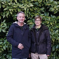 Uwe Michler (links) und Susanne Gorges-Braunwarth sind Beauftragte für LSBTIQ-Pastoral im Bistum Limburg.