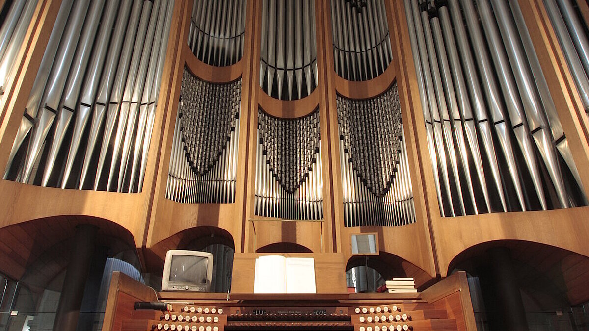 Besinnlich, klangschön, virtuos – Erste Orgelvesper im Georgsdom