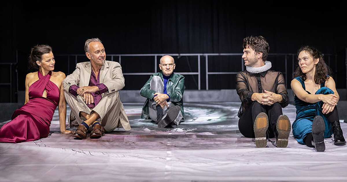 Don’t Miss the Breathtaking Production of Hamlet by the Freie Schauspiel Ensemble at TITANIA Theater