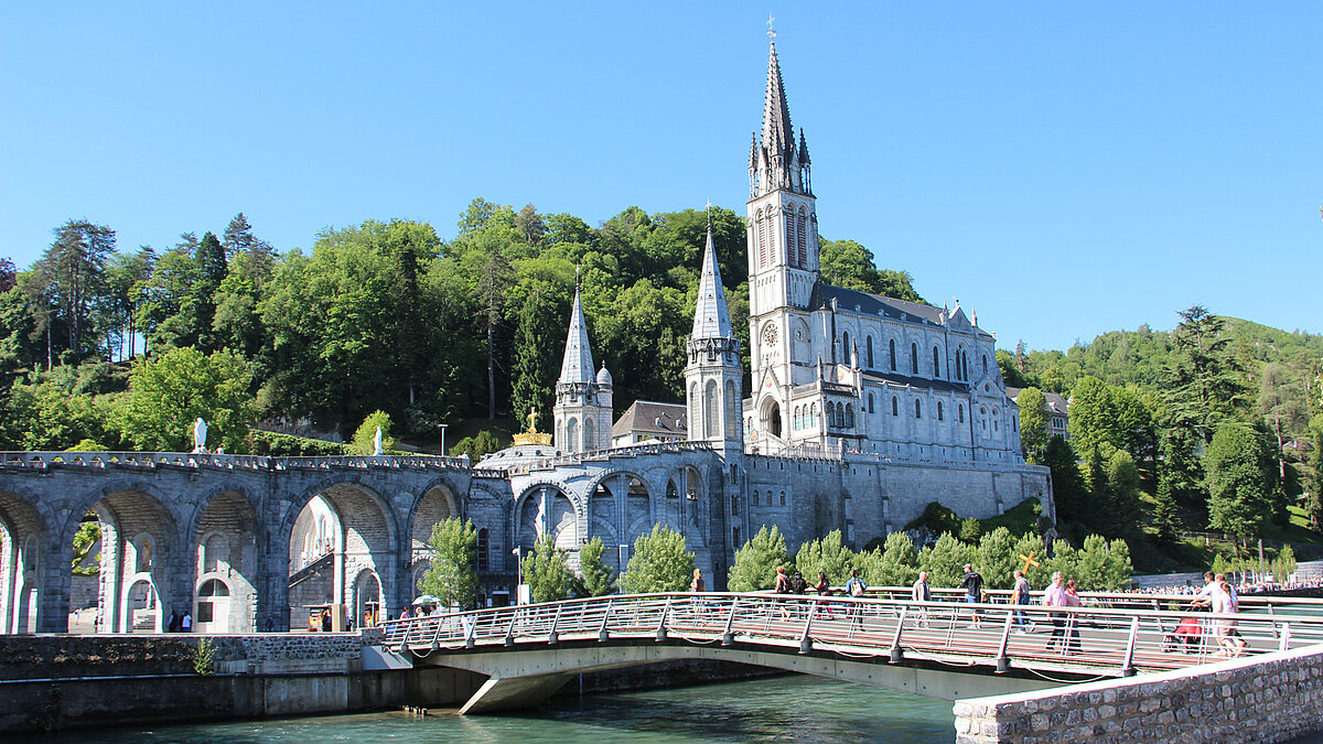 Bistümer pilgern nach Lourdes